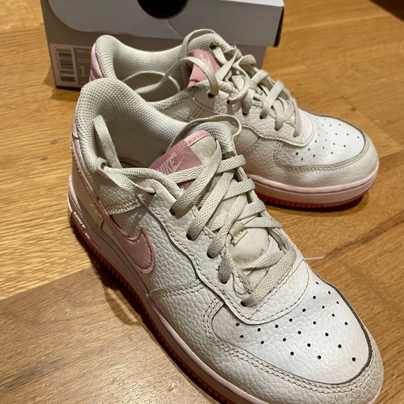 Nike Force 1 Kid Sneakers - size 1 - Picture 1 of 5
